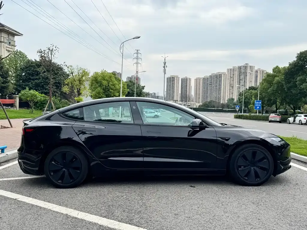 Tesla Model 3 — фото 7