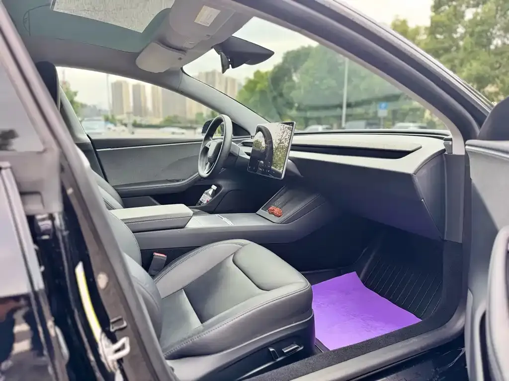 Tesla Model 3 — фото 4