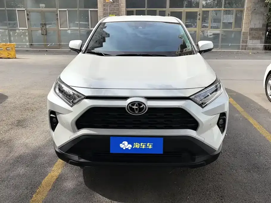Toyota RAV4 — фото 2