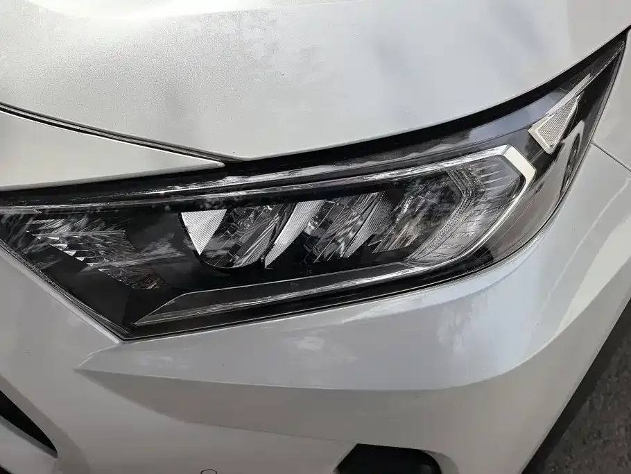Toyota RAV4 — фото 10