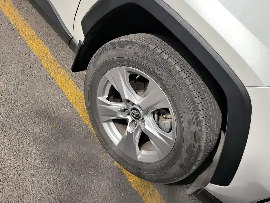 Toyota RAV4 — фото 4