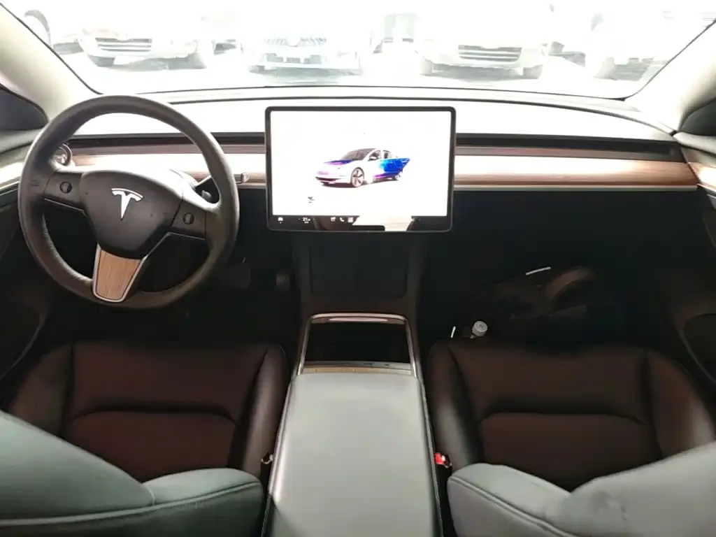 Tesla Model 3 — фото 7