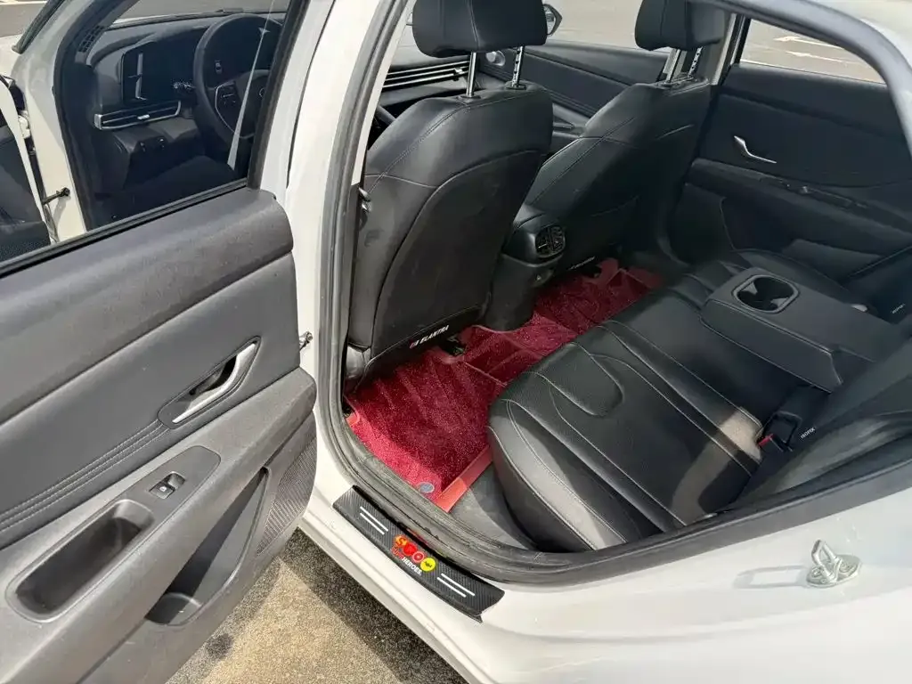 Hyundai Elantra — фото 3
