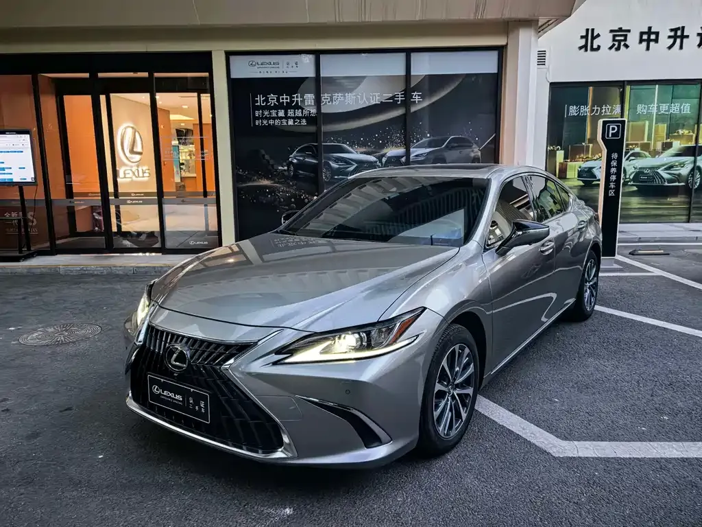 Lexus ES — фото 1