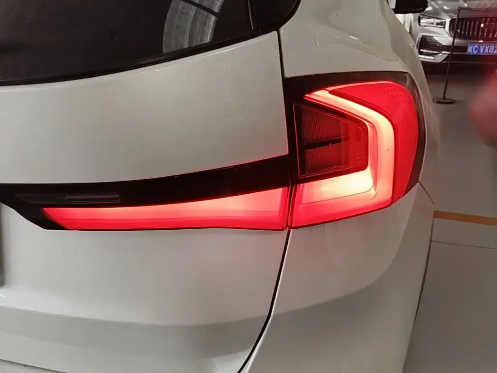 BMW X1 — фото 2