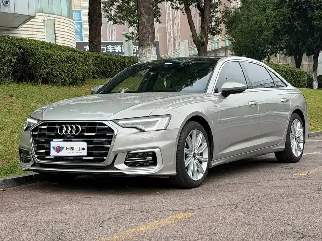 Audi A6L — фото 1