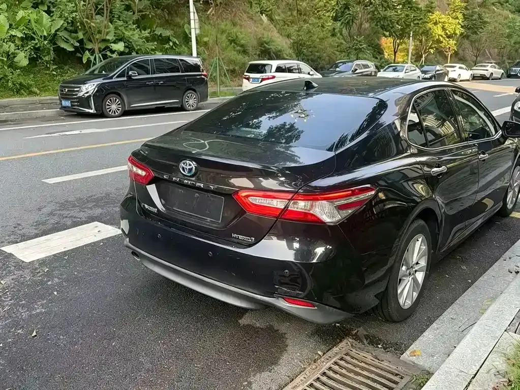 Toyota Camry — фото 9