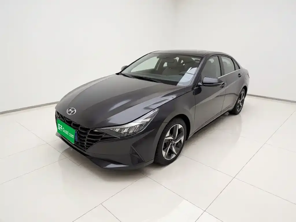 Hyundai Elantra — фото 1