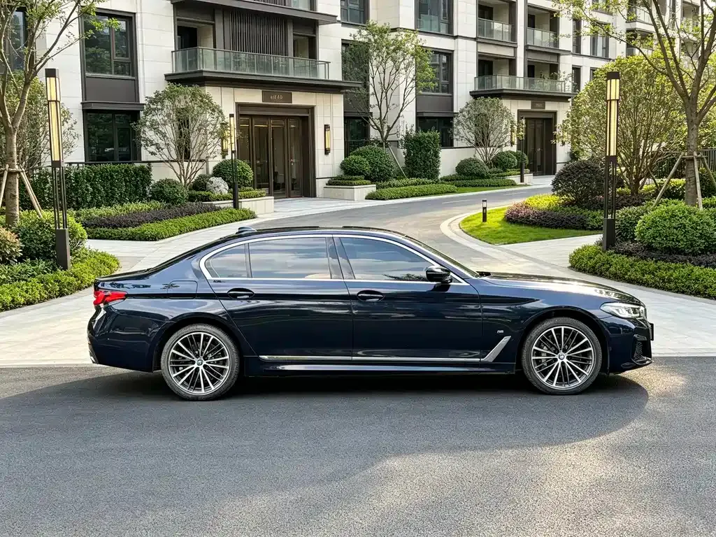 BMW 5 Series — фото 6