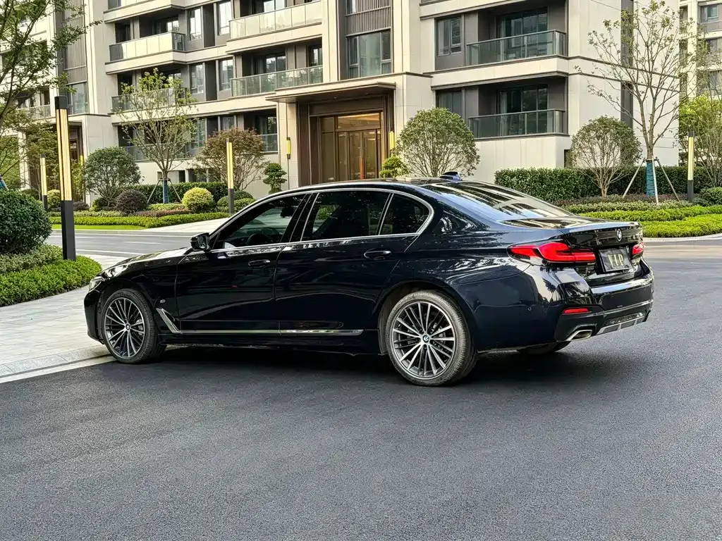 BMW 5 Series — фото 9