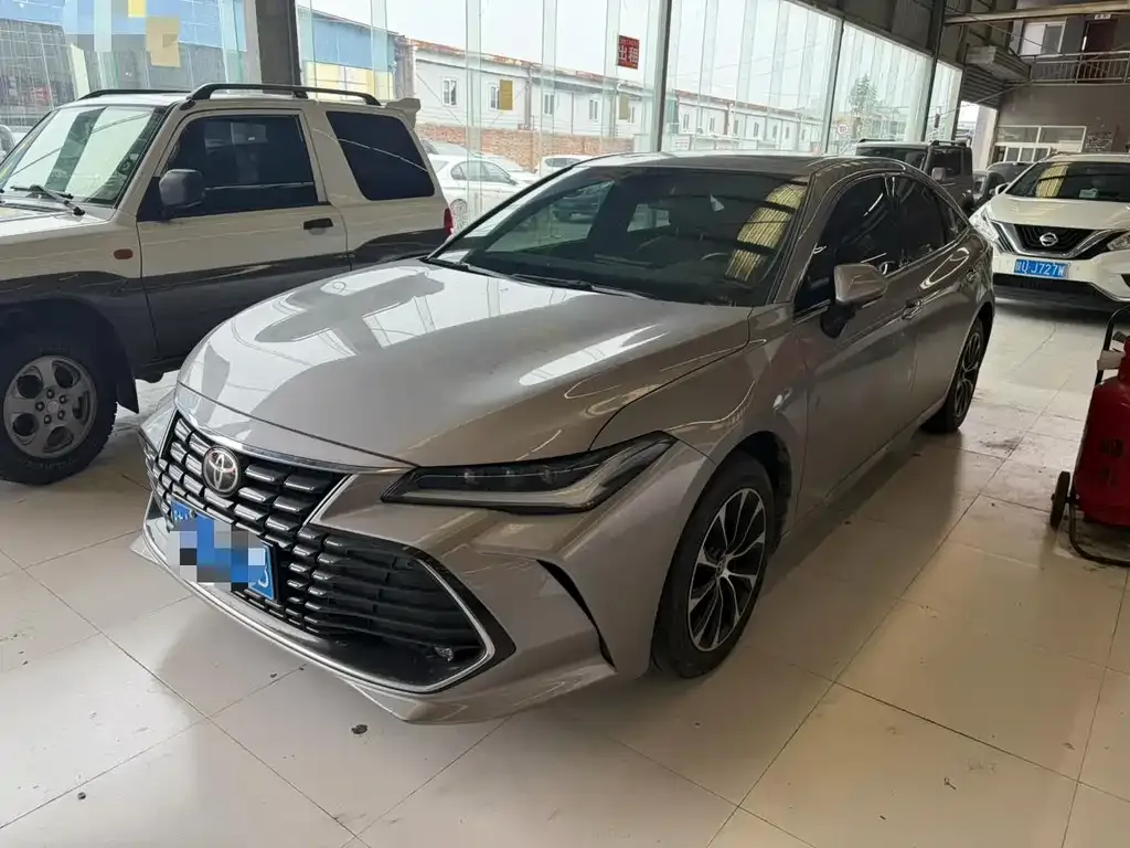 Toyota Avalon — фото 1