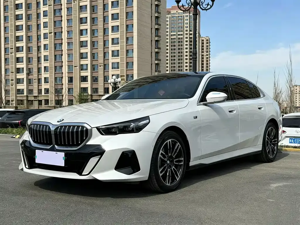 BMW 5 Series — фото 1