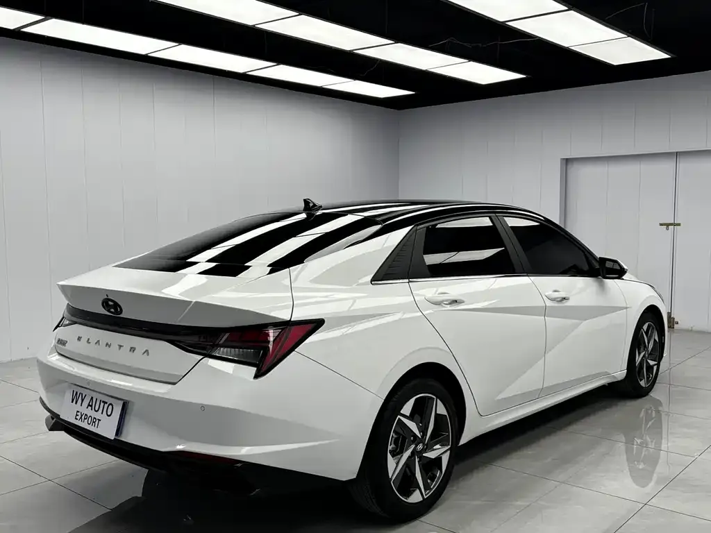 Hyundai Elantra — фото 8