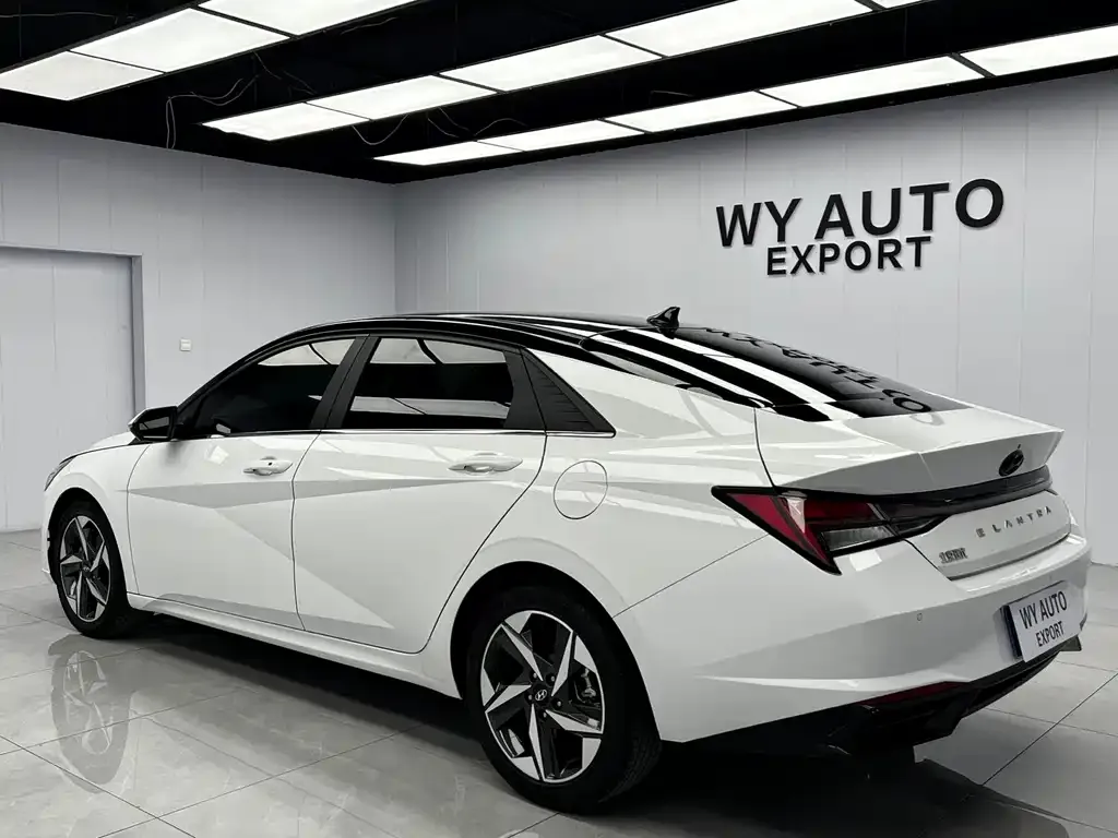 Hyundai Elantra — фото 10