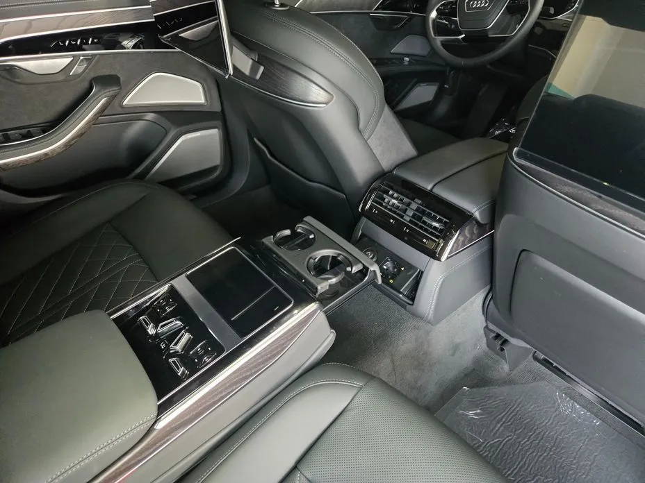 Audi A8 — фото 3