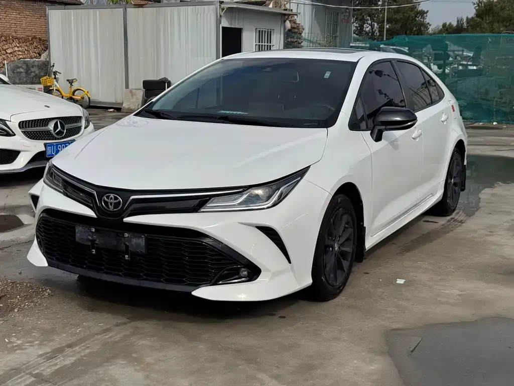 Toyota Corolla — фото 1