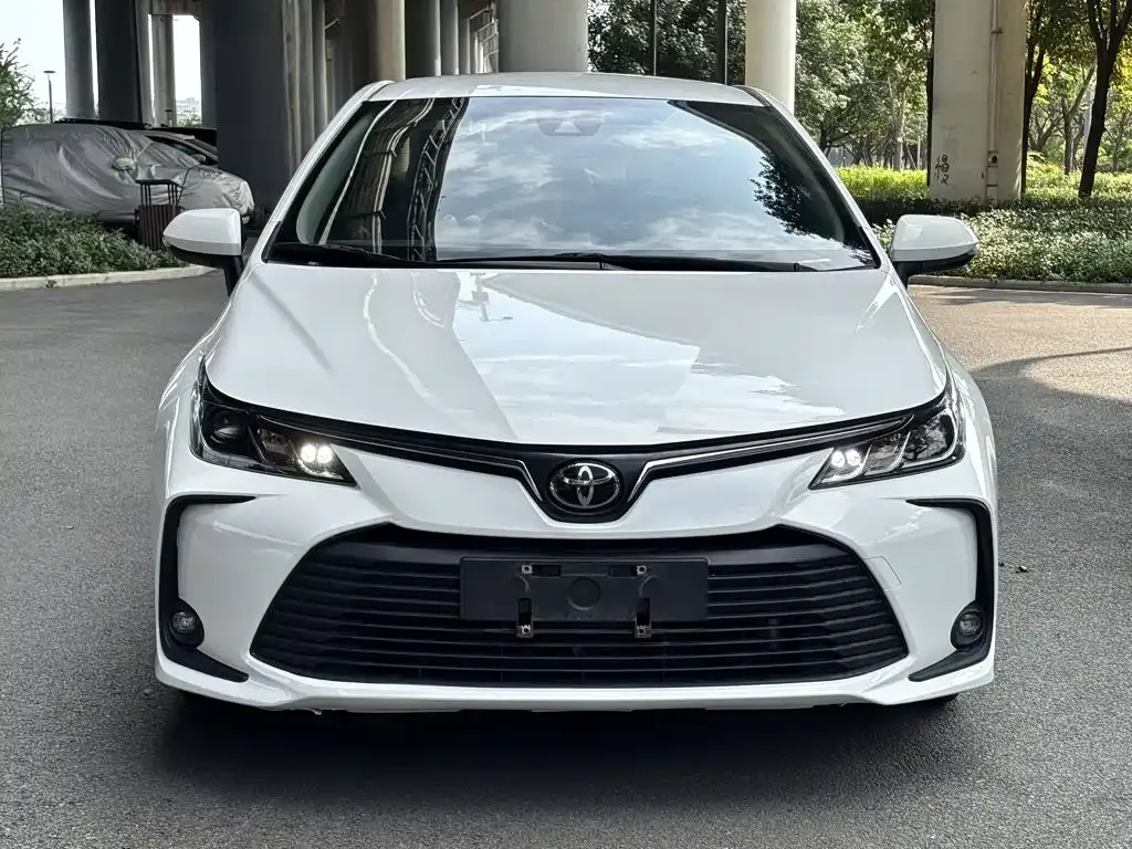 Toyota Corolla — фото 10
