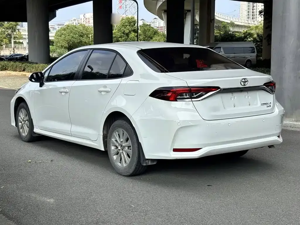 Toyota Corolla — фото 2