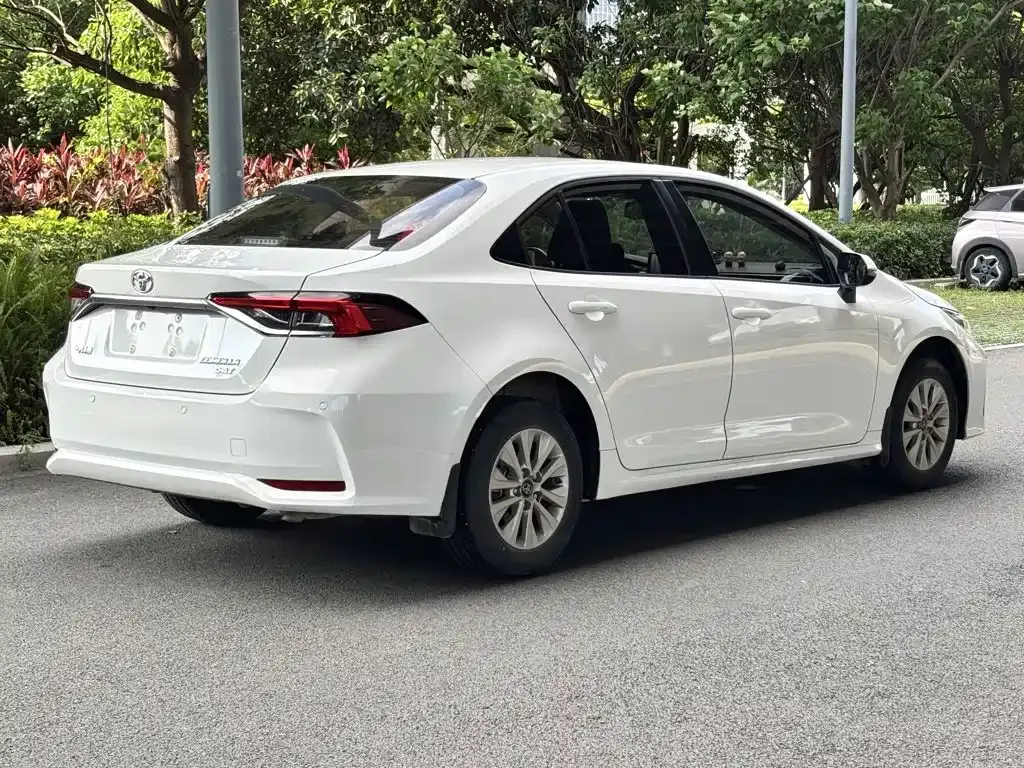 Toyota Corolla — фото 5