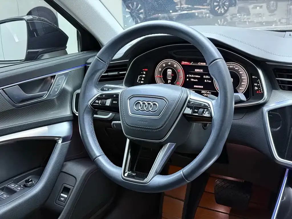 Audi A6L — фото 9