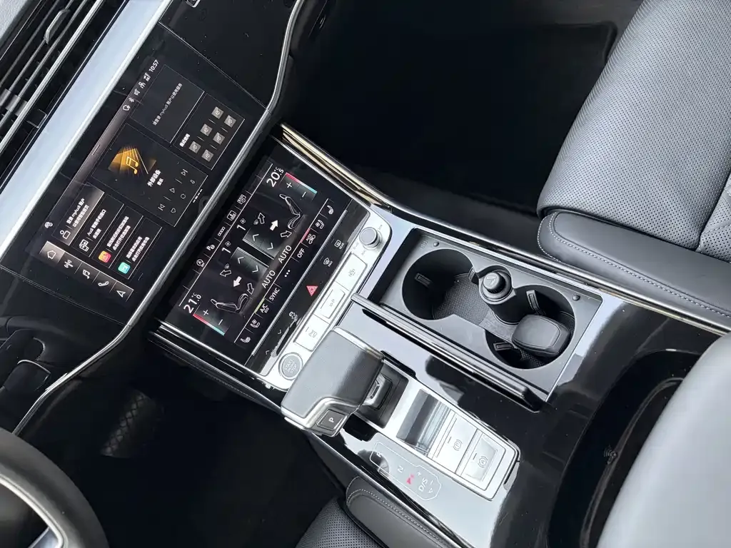 Audi A8 — фото 5