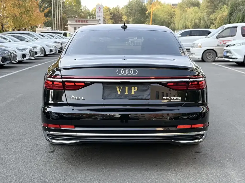 Audi A8 — фото 2