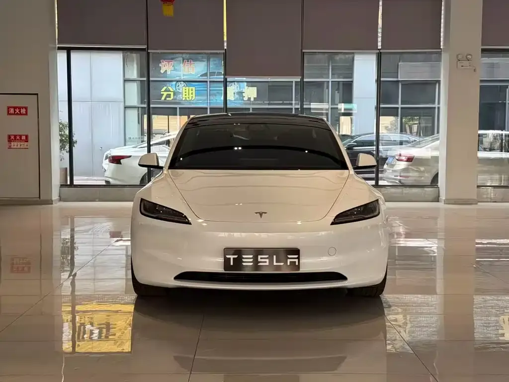 Tesla Model 3 — фото 10
