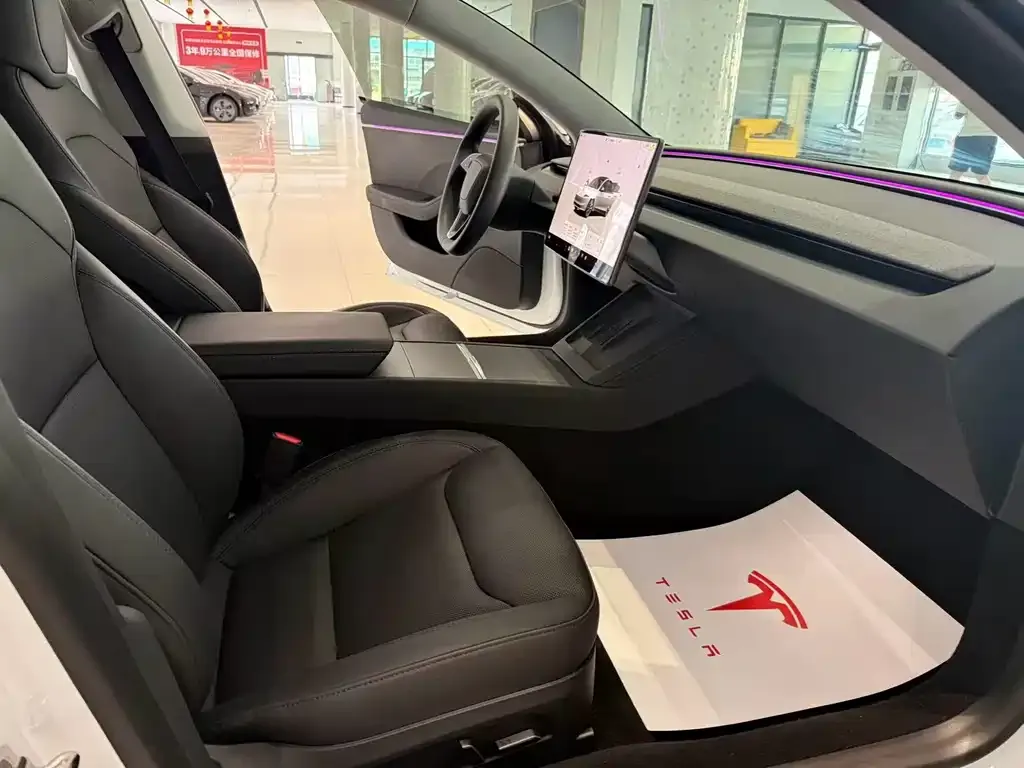 Tesla Model 3 — фото 9