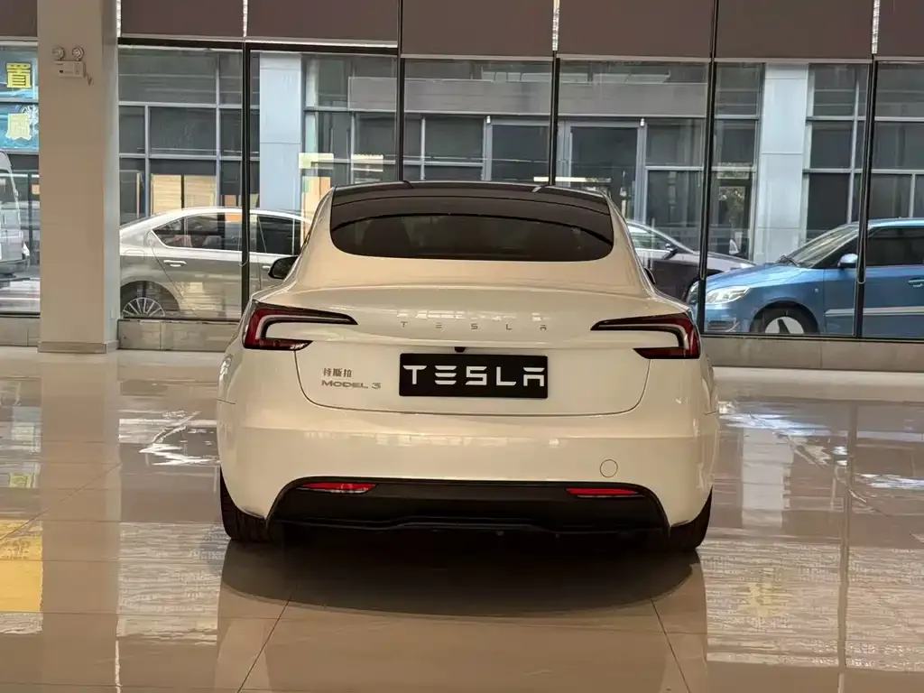 Tesla Model 3 — фото 5