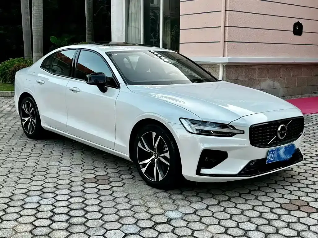 Volvo S60 — фото 8