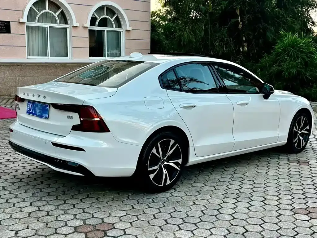 Volvo S60 — фото 9