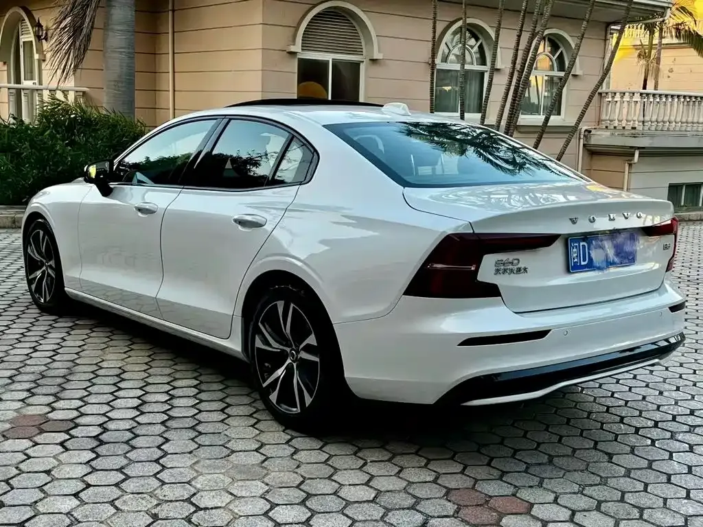 Volvo S60 — фото 2