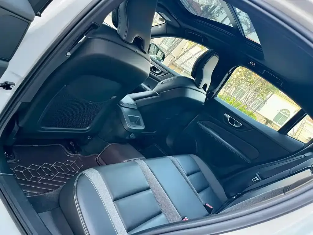 Volvo S60 — фото 4