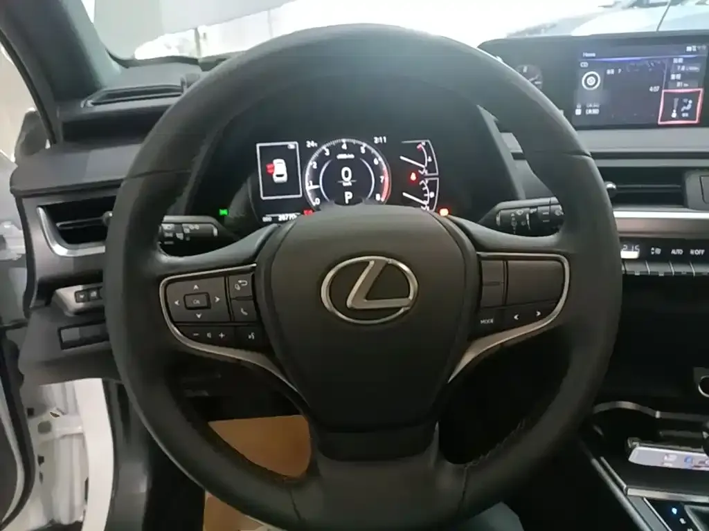 Lexus UX — фото 2