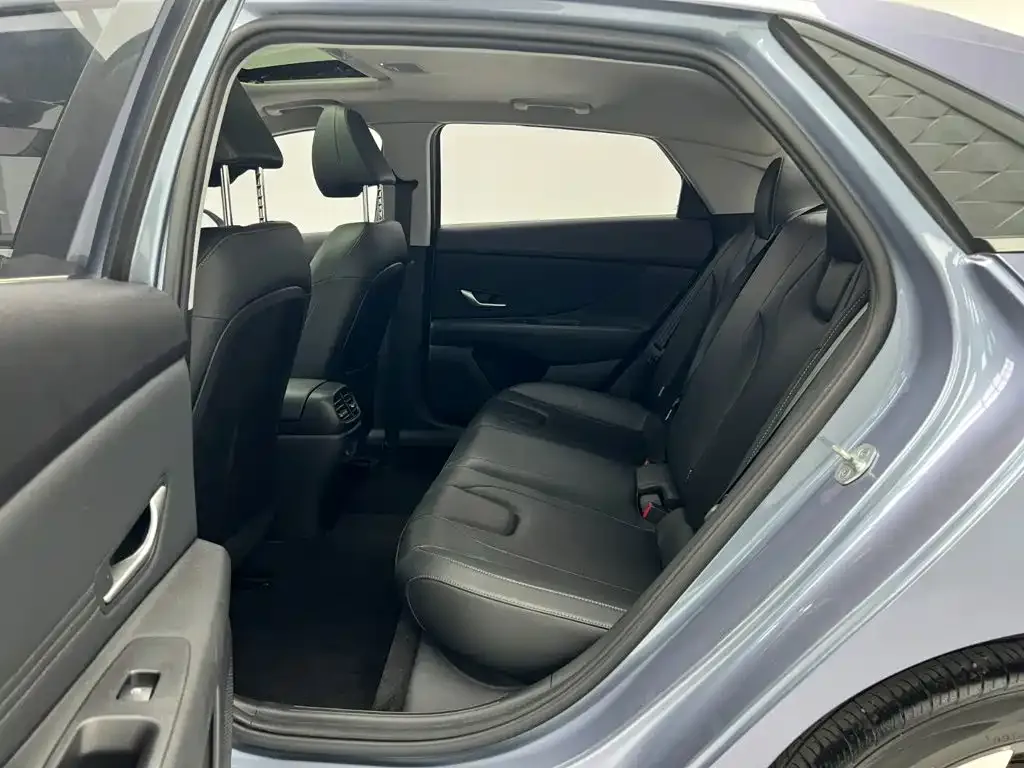 Hyundai Elantra — фото 8