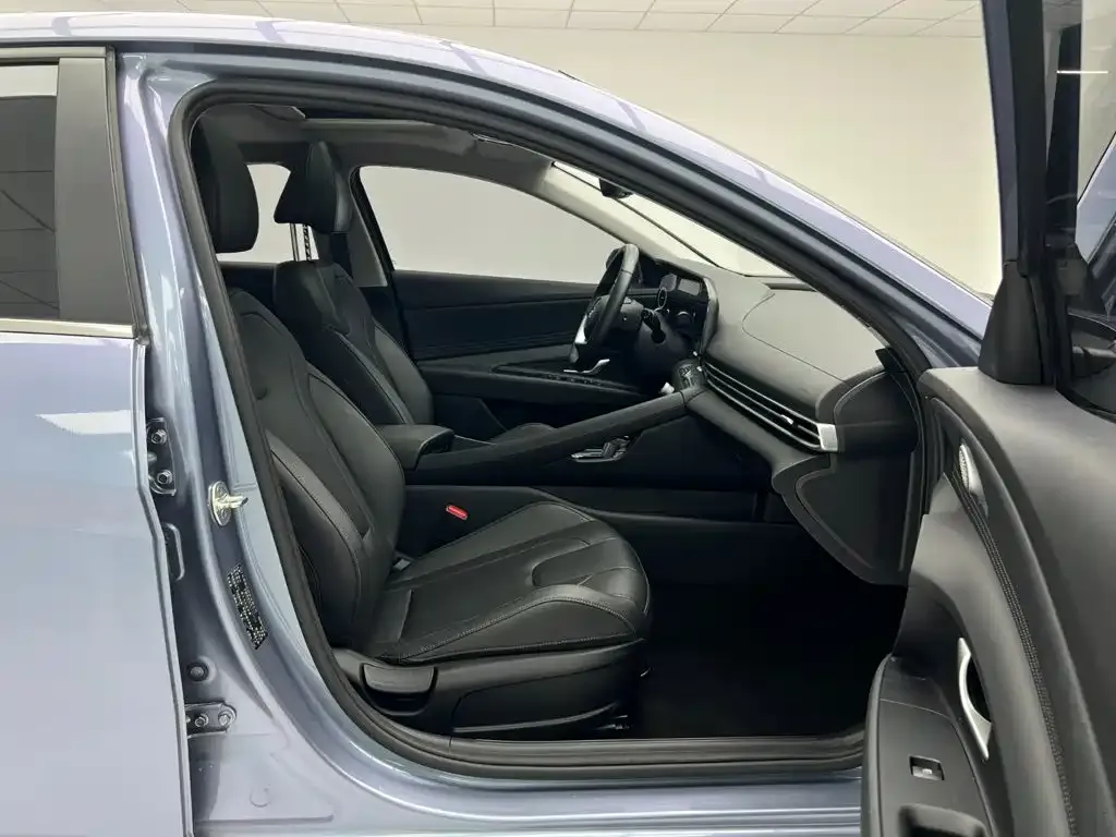 Hyundai Elantra — фото 9