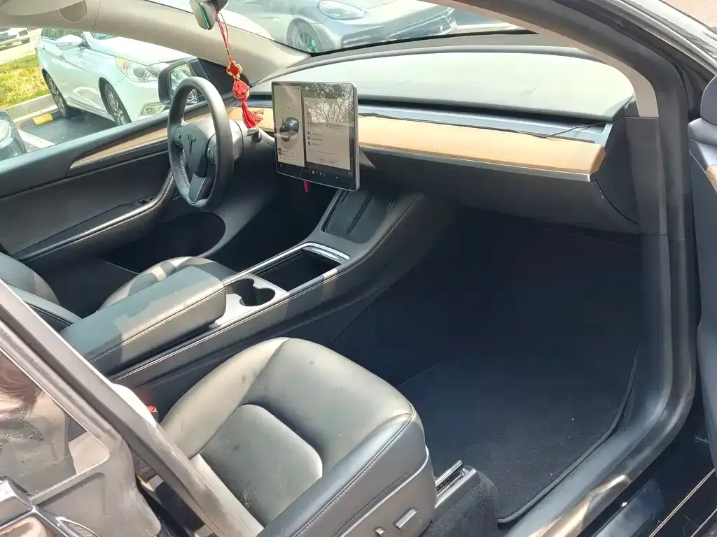 Tesla Model Y — фото 4