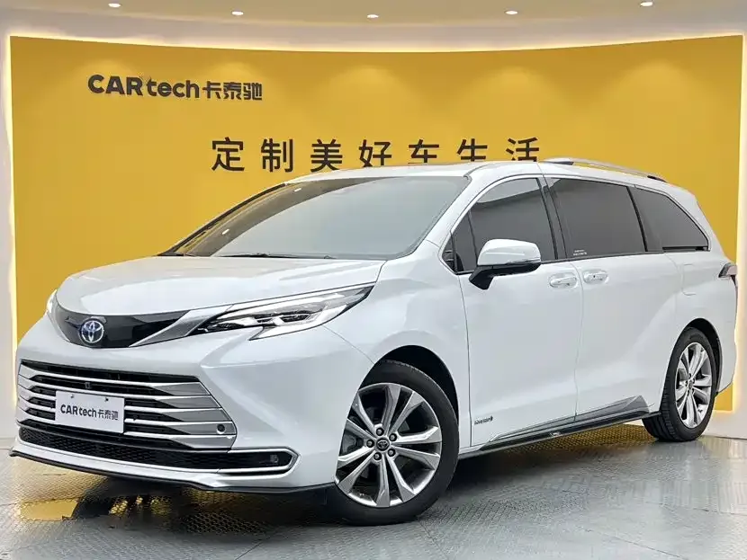 Toyota Sienna — фото 1