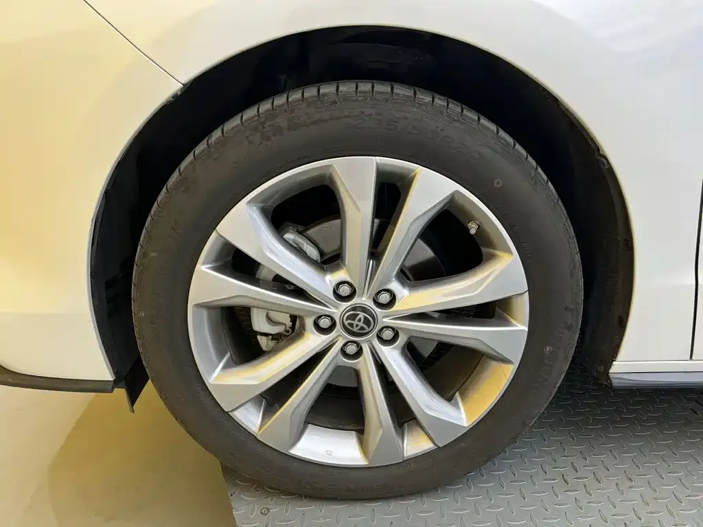 Toyota Sienna — фото 9