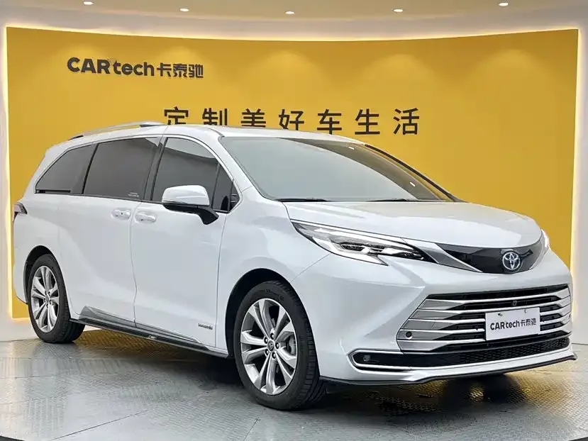 Toyota Sienna — фото 10