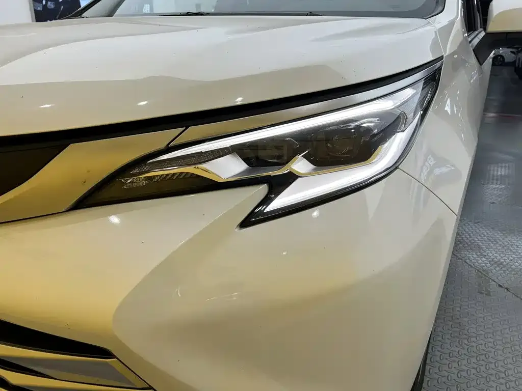 Toyota Sienna — фото 6