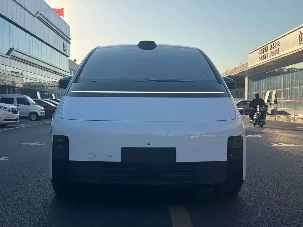 Li Auto MEGA — фото 4