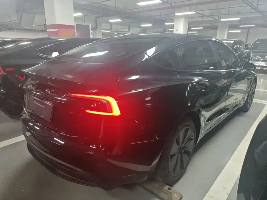 Tesla Model 3 — фото 6