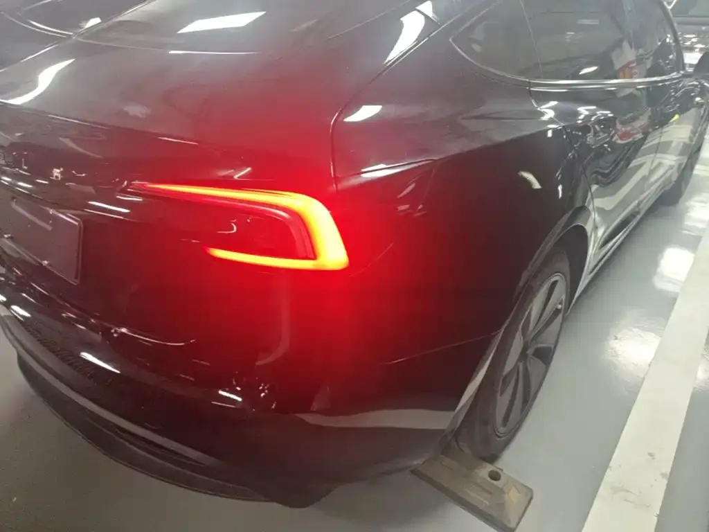 Tesla Model 3 — фото 10