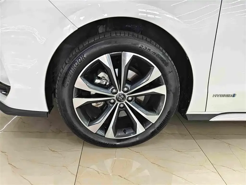 Toyota Granvia — фото 7