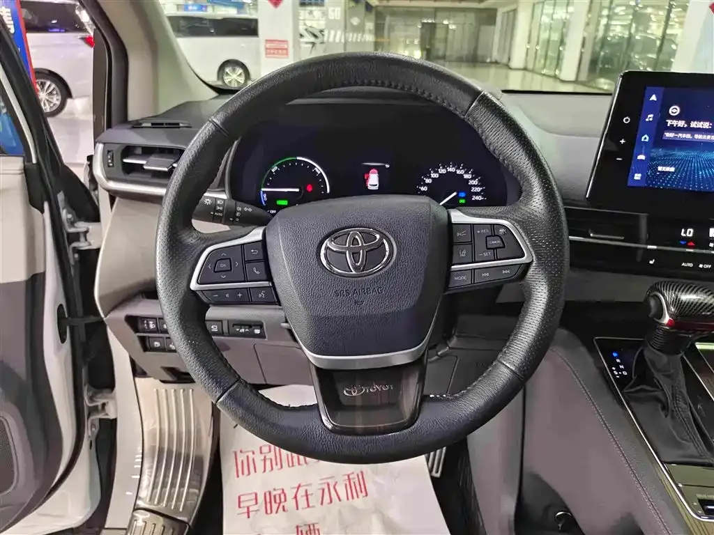 Toyota Granvia — фото 8