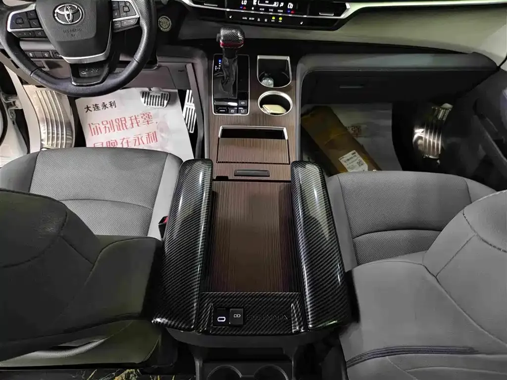 Toyota Granvia — фото 3