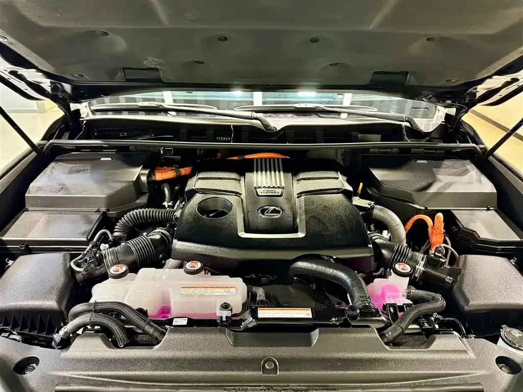 Lexus LX — фото 10