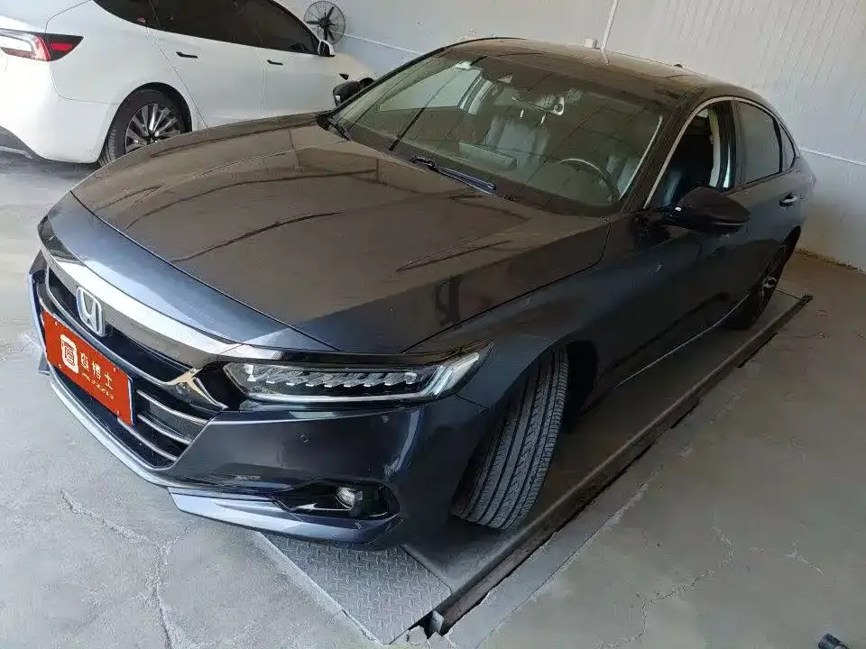 Honda Accord — фото 1