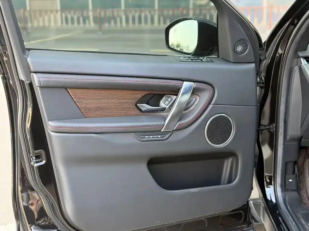 Land Rover Discovery Sport Hybrid — фото 5